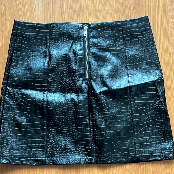 M Boutique Vegan Leather Skirt - Picture 3 of 5